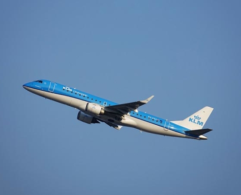 KLM stelt gezichtsbescherming verplicht: 'Sjaal ook goed'