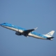 KLM stelt gezichtsbescherming verplicht: 'Sjaal ook goed'